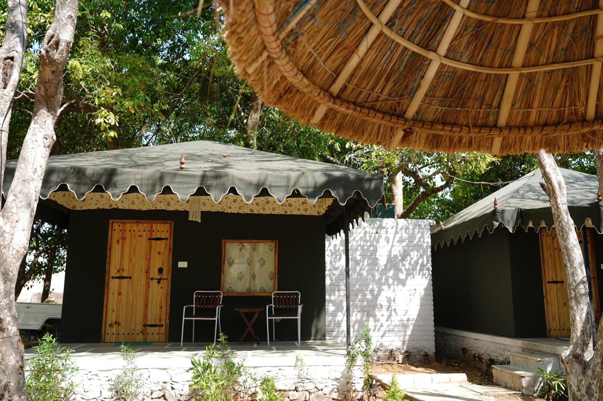 Heli Pushkar Hotel ภายนอก รูปภาพ